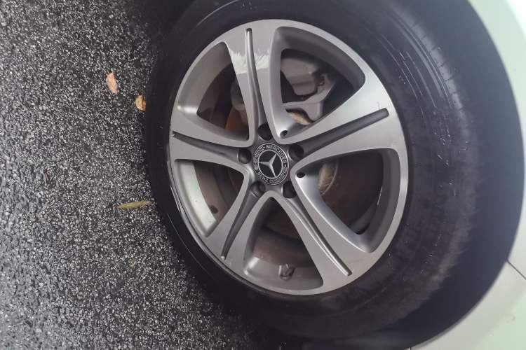 Used Mercedes-Benz C-Class 2019 Restyled C 260 L Sport Edition Right Front Wheel Hub