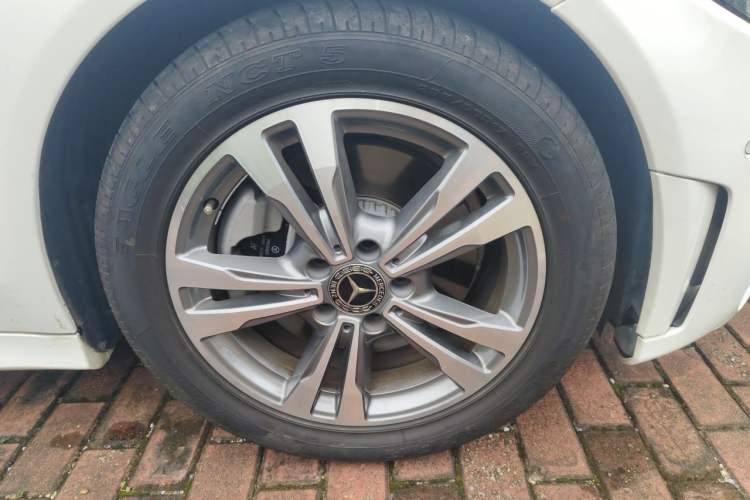 Used Mercedes-Benz C-Class 2019 C 180 L Fashion Edition Sport Version Right Front Wheel Hub