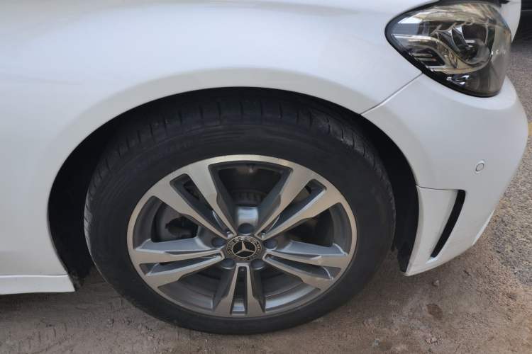 Used Mercedes-Benz C-Class 2019 C 180 L Fashion Edition Sport Version Right Front Wheel Hub