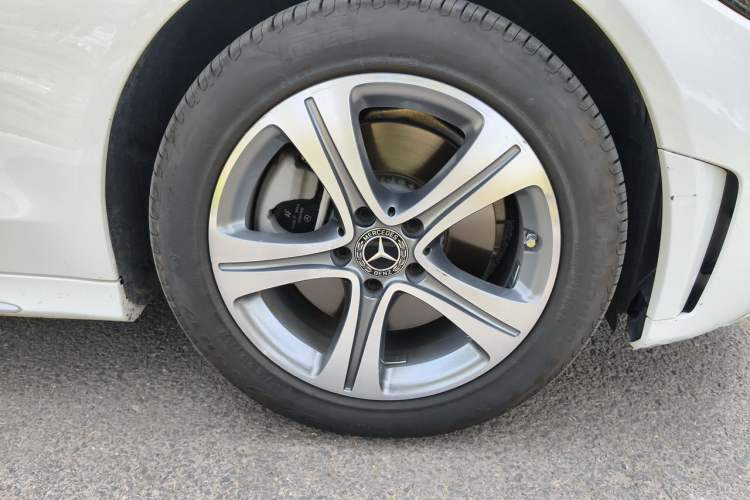 Used Mercedes-Benz C-Class 2019 Restyled C 260 L Sport Edition Right Front Wheel Hub