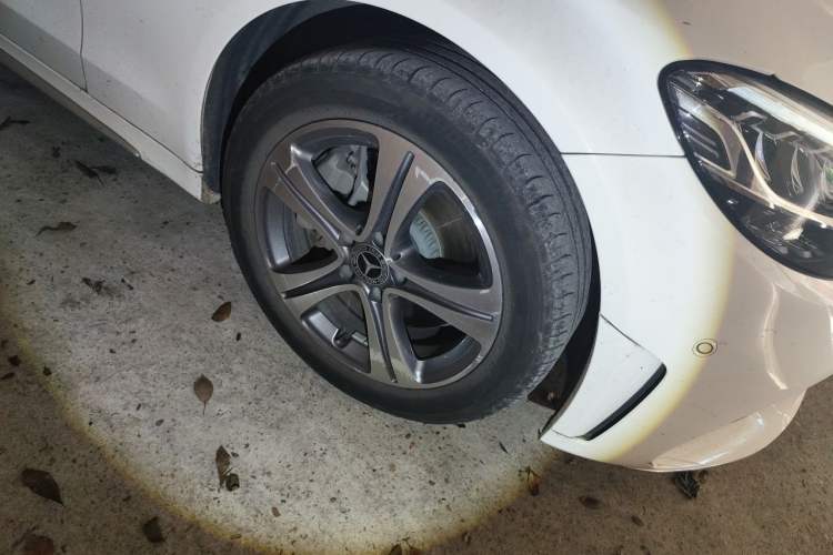 Used Mercedes-Benz C-Class 2019 Restyled C 260 L Sport Edition Right Front Wheel Hub