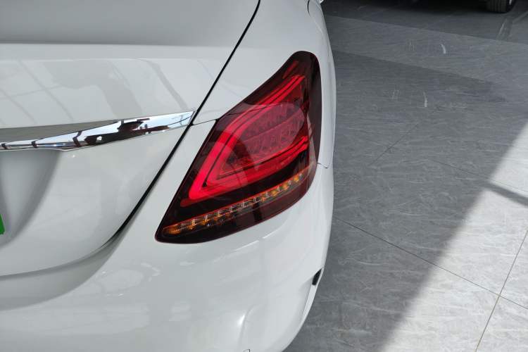 Used Mercedes-Benz C-Class 2019 C 180 L Fashion Edition Sport Version Right Rear Taillight