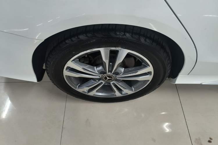 Used Mercedes-Benz C-Class 2019 C 180 L Fashion Edition Sport Version Right Rear Wheel Hub