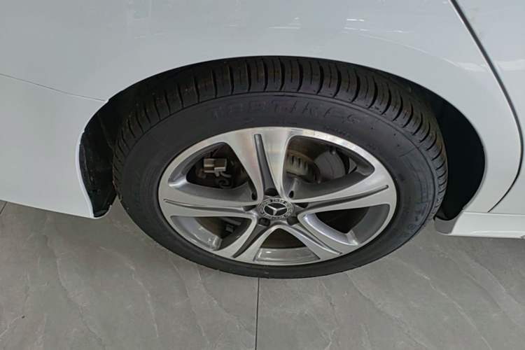 Used Mercedes-Benz C-Class 2019 Restyled C 260 L Sport Edition Right Rear Wheel Hub