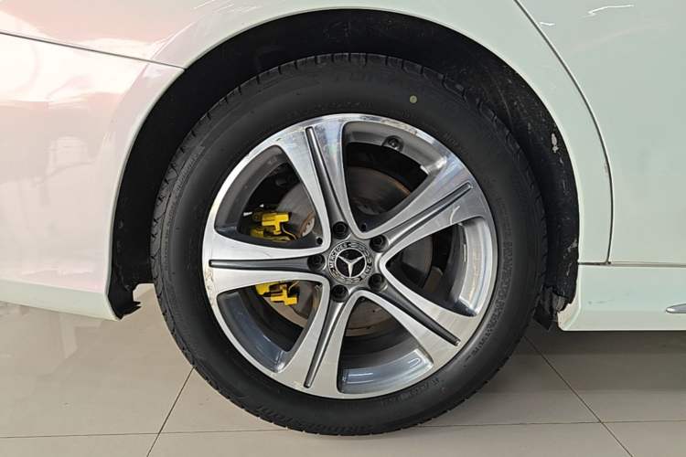 Used Mercedes-Benz C-Class 2019 Restyled C 260 L Sport Edition Right Rear Wheel Hub