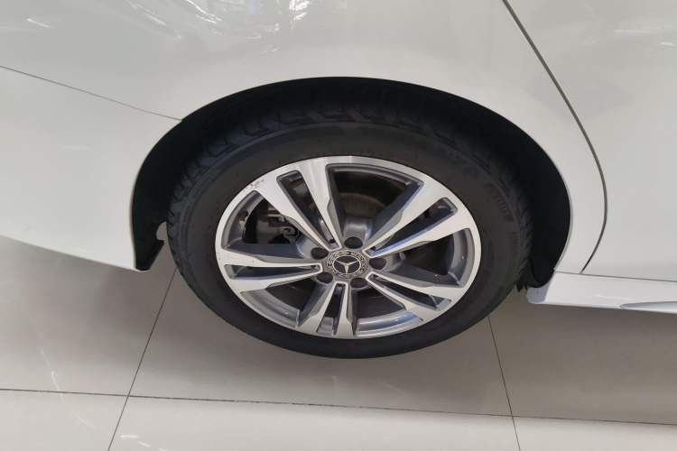 Used Mercedes-Benz C-Class 2019 C 180 L Fashion Edition Sport Version Right Rear Wheel Hub