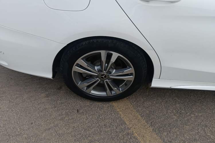 Used Mercedes-Benz C-Class 2019 C 180 L Fashion Edition Sport Version Right Rear Wheel Hub