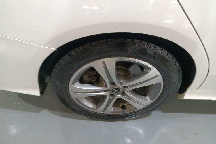 Used Mercedes-Benz C-Class 2019 Restyled C 260 L Sport Edition Right Rear Wheel Hub