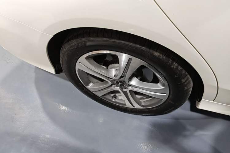 Used Mercedes-Benz C-Class 2019 Restyled C 260 L Sport Edition Right Rear Wheel Hub