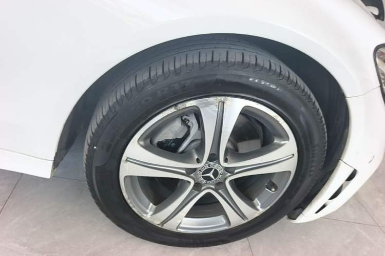 Used Mercedes-Benz C-Class 2019 Restyled C 260 L Sport Edition Right Rear Wheel Hub
