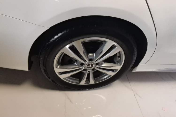 Used Mercedes-Benz C-Class 2019 C 180 L Fashion Edition Sport Version Right Rear Wheel Hub