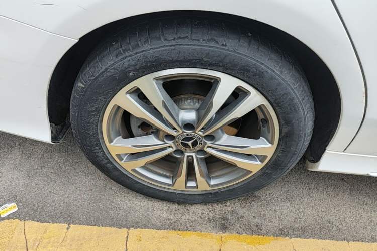 Used Mercedes-Benz C-Class 2019 C 180 L Fashion Edition Sport Version Right Rear Wheel Hub