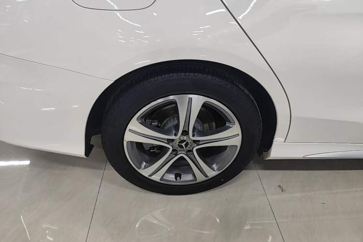 Used Mercedes-Benz C-Class 2019 Restyled C 260 L Sport Edition Right Rear Wheel Hub