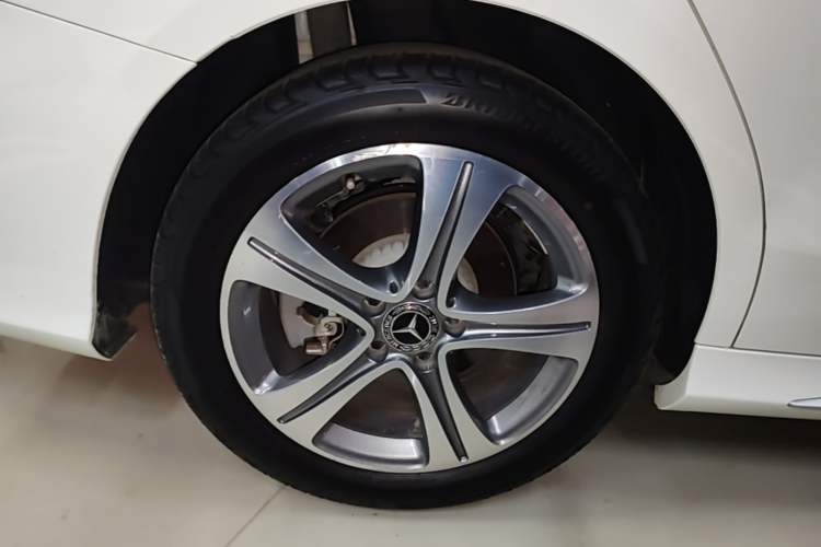 Used Mercedes-Benz C-Class 2019 C 260 L Sport Edition Right Rear Wheel Hub