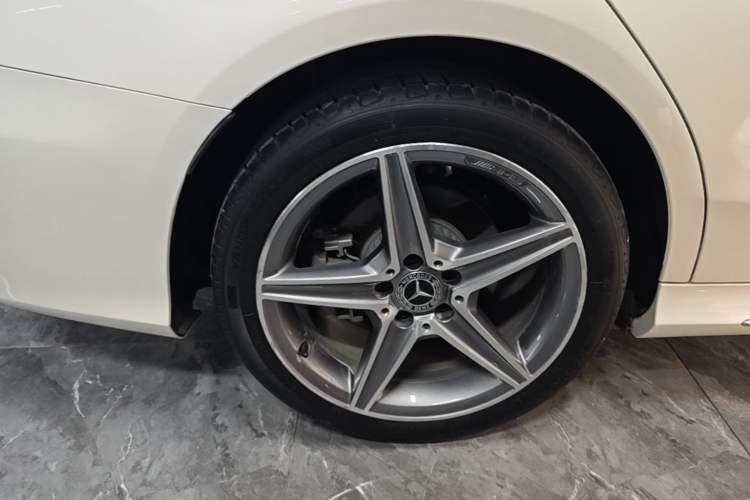 Used Mercedes-Benz C-Class 2019 Facelift C 260 L 4MATIC Sport Edition Right Rear Wheel Hub