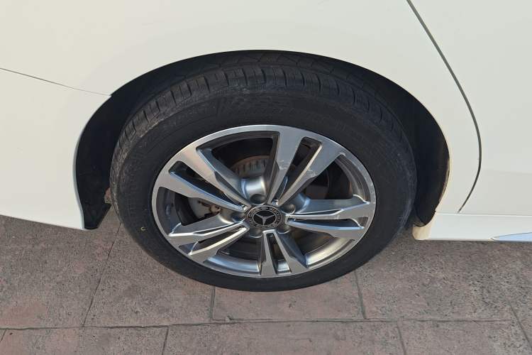 Used Mercedes-Benz C-Class 2019 C 180 L Fashion Edition Sport Version Right Rear Wheel Hub
