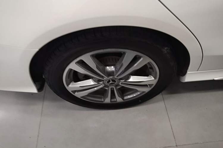 Used Mercedes-Benz C-Class 2019 C 180 L Fashion Edition Sport Version Right Rear Wheel Hub