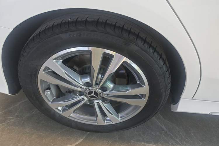 Used Mercedes-Benz C-Class 2019 C 180 L Fashion Edition Sport Version Right Rear Wheel Hub