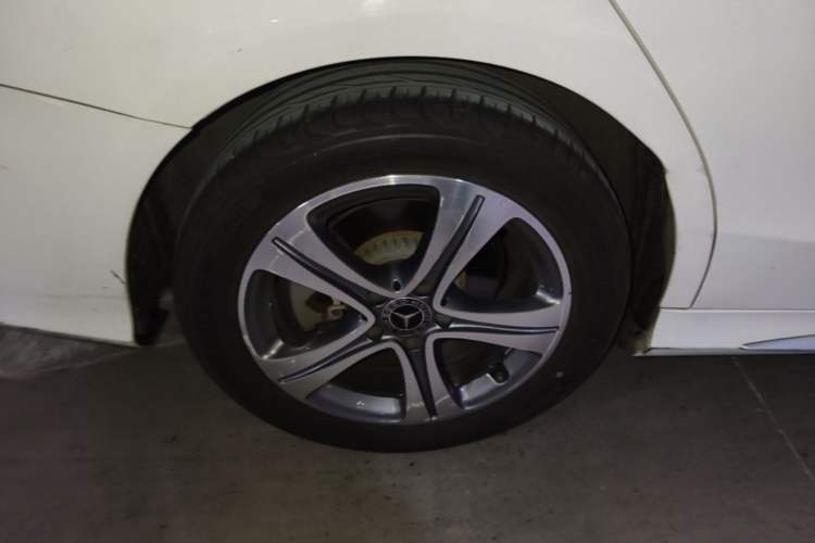 Used Mercedes-Benz C-Class 2019 Restyled C 260 L Sport Edition Right Rear Wheel Hub