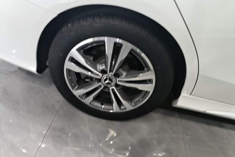 Used Mercedes-Benz C-Class 2019 C 180 L Fashion Edition Sport Version Right Rear Wheel Hub