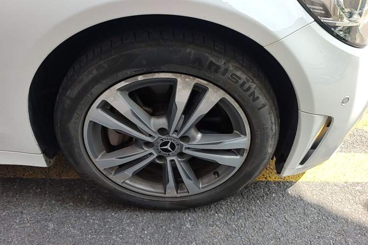 Used Mercedes-Benz C-Class 2019 C 180 L Fashion Edition Sport Version Right Rear Wheel Hub