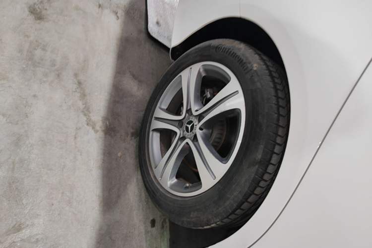 Used Mercedes-Benz C-Class 2019 Restyled C 260 L Sport Edition Right Rear Wheel Hub