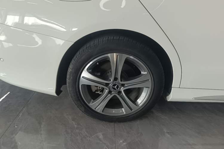 Used Mercedes-Benz C-Class 2019 Restyled C 260 L Sport Edition Right Rear Wheel Hub