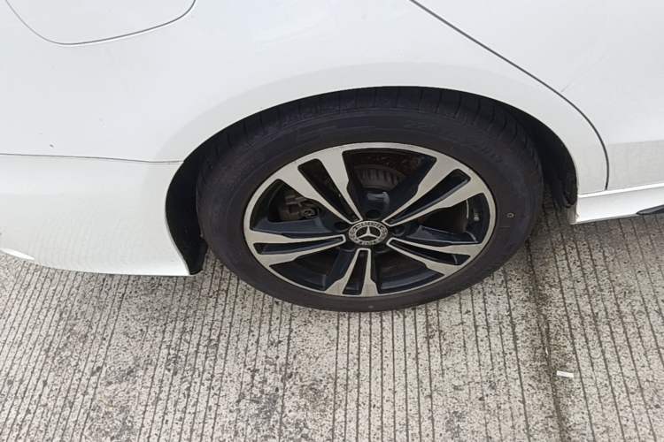 Used Mercedes-Benz C-Class 2019 C 260 Sport Edition Right Rear Wheel Hub
