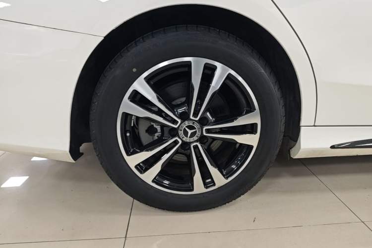 Used Mercedes-Benz C-Class 2019 C 260 Sport Edition Right Rear Wheel Hub