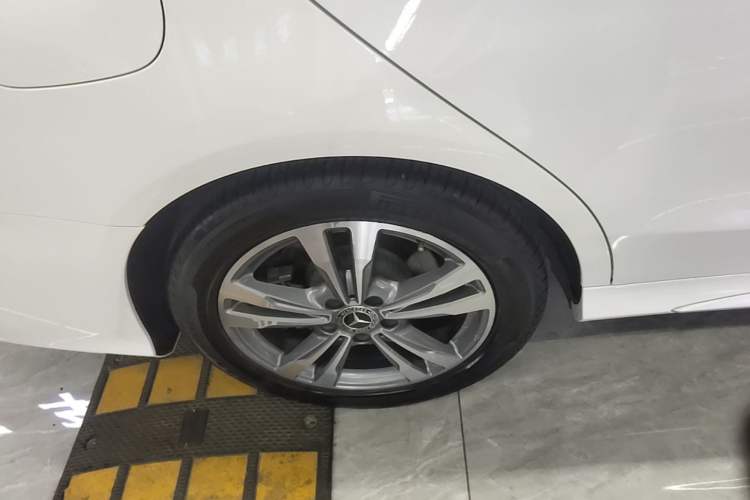 Used Mercedes-Benz C-Class 2019 C 180 L Fashion Edition Sport Version Right Rear Wheel Hub