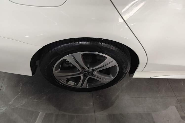 Used Mercedes-Benz C-Class 2019 Restyled C 260 L Sport Edition Right Rear Wheel Hub