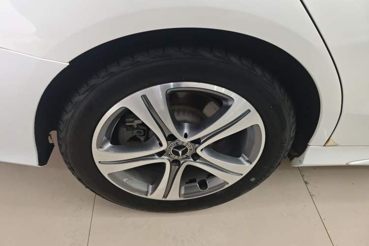 Used Mercedes-Benz C-Class 2019 Restyled C 260 L Sport Edition Right Rear Wheel Hub
