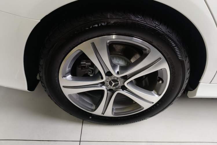 Used Mercedes-Benz C-Class 2019 Restyled C 260 L Sport Edition Right Rear Wheel Hub