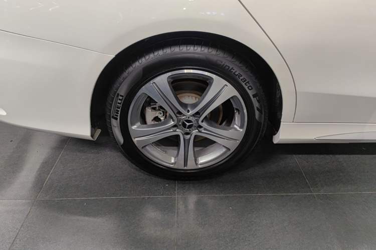 Used Mercedes-Benz C-Class 2019 Restyled C 260 L Sport Edition Right Rear Wheel Hub
