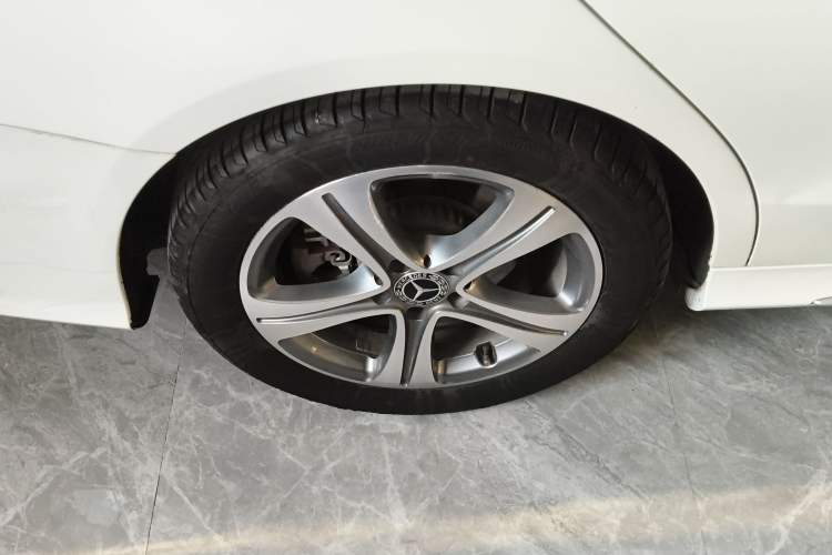 Used Mercedes-Benz C-Class 2019 Restyled C 260 L Sport Edition Right Rear Wheel Hub