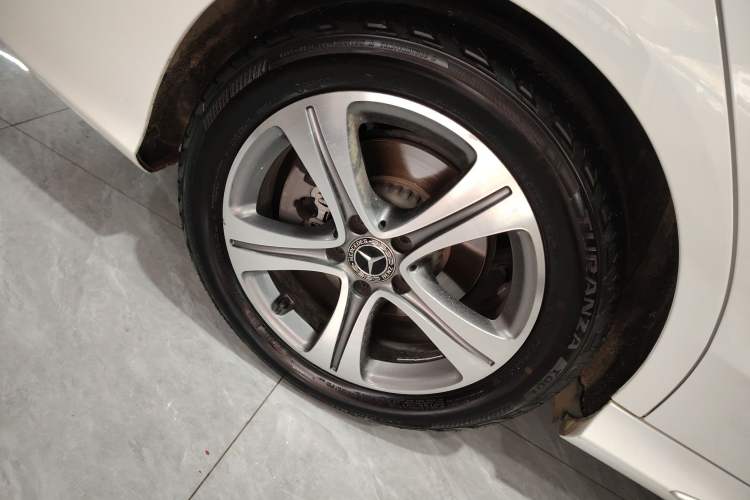 Used Mercedes-Benz C-Class 2019 Restyled C 260 L Sport Edition Right Rear Wheel Hub