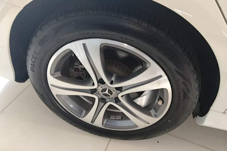 Used Mercedes-Benz C-Class 2019 Restyled C 260 L Sport Edition Right Rear Wheel Hub