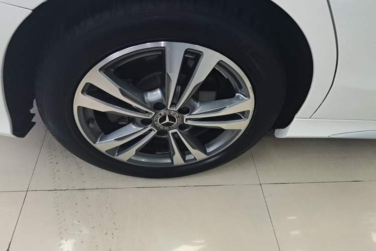 Used Mercedes-Benz C-Class 2019 C 180 L Fashion Edition Sport Version Right Rear Wheel Hub
