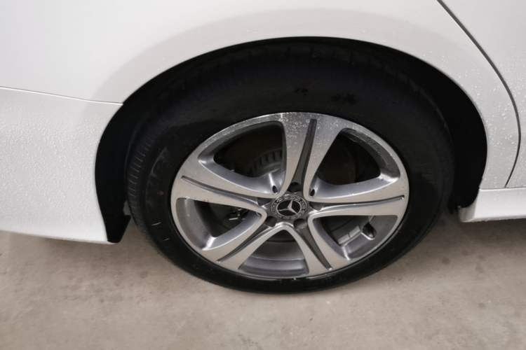 Used Mercedes-Benz C-Class 2019 Restyled C 260 L Sport Edition Right Rear Wheel Hub
