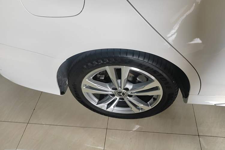Used Mercedes-Benz C-Class 2019 C 180 L Fashion Edition Sport Version Right Rear Wheel Hub
