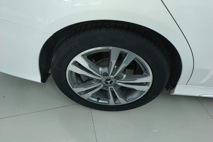 Used Mercedes-Benz C-Class 2019 C 180 L Fashion Edition Sport Version Right Rear Wheel Hub