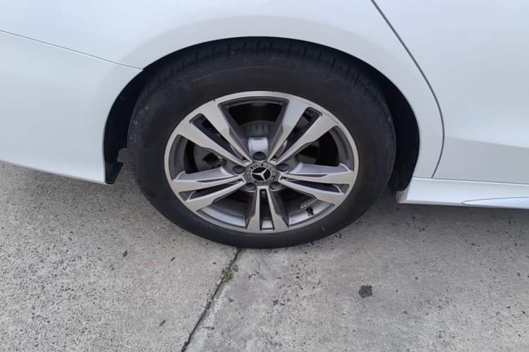Used Mercedes-Benz C-Class 2019 C 180 L Fashion Edition Sport Version Right Rear Wheel Hub