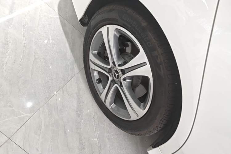 Used Mercedes-Benz C-Class 2019 Restyled C 260 L Sport Edition Right Rear Wheel Hub