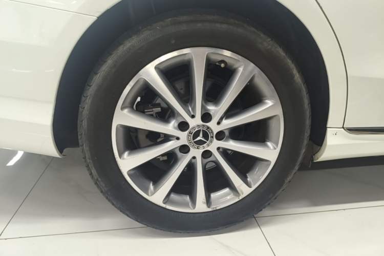 Used Mercedes-Benz C-Class 2019 C 260 L Right Rear Wheel Hub
