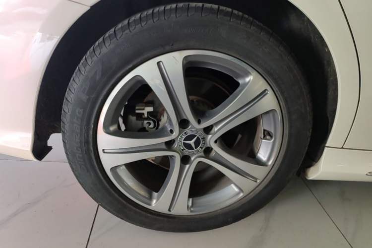 Used Mercedes-Benz C-Class 2019 Restyled C 260 L Sport Edition Right Rear Wheel Hub