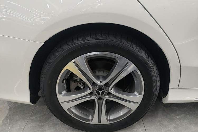 Used Mercedes-Benz C-Class 2019 Restyled C 260 L Sport Edition Right Rear Wheel Hub