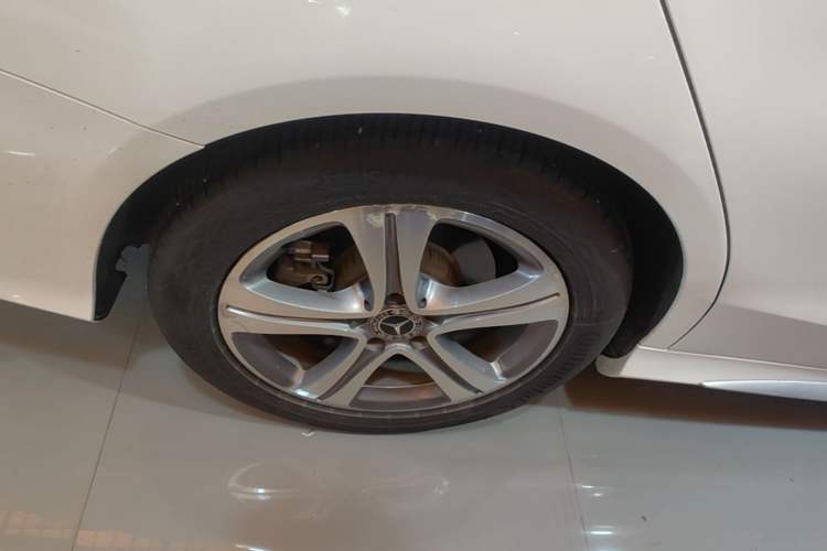 Used Mercedes-Benz C-Class 2019 Restyled C 260 L Sport Edition Right Rear Wheel Hub