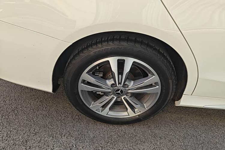 Used Mercedes-Benz C-Class 2019 C 180 L Fashion Edition Sport Version Right Rear Wheel Hub