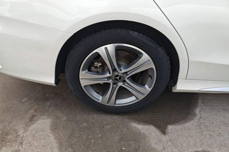 Used Mercedes-Benz C-Class 2019 Restyled C 260 L Sport Edition Right Rear Wheel Hub