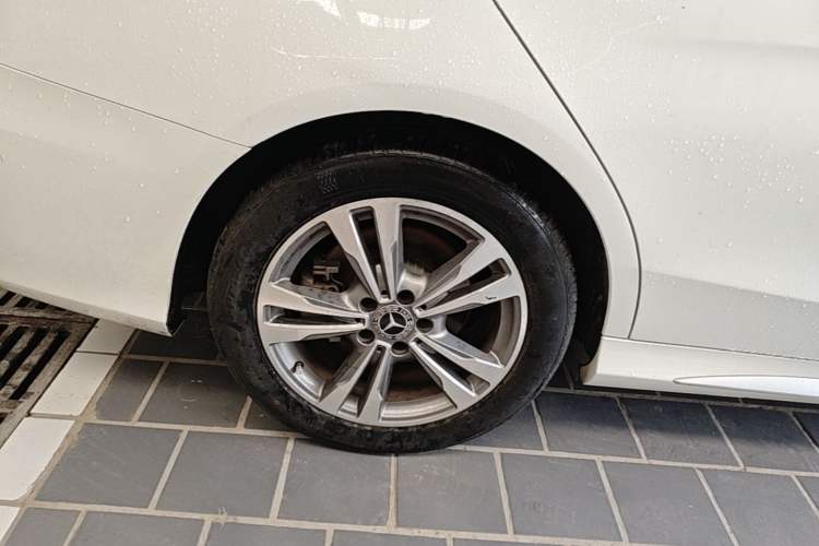 Used Mercedes-Benz C-Class 2019 C 180 L Fashion Edition Sport Version Right Rear Wheel Hub
